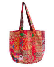 Ladda upp bild till galleriet Broderad väska röd