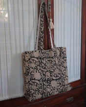 Ladda upp bild till galleriet Quiltad väska