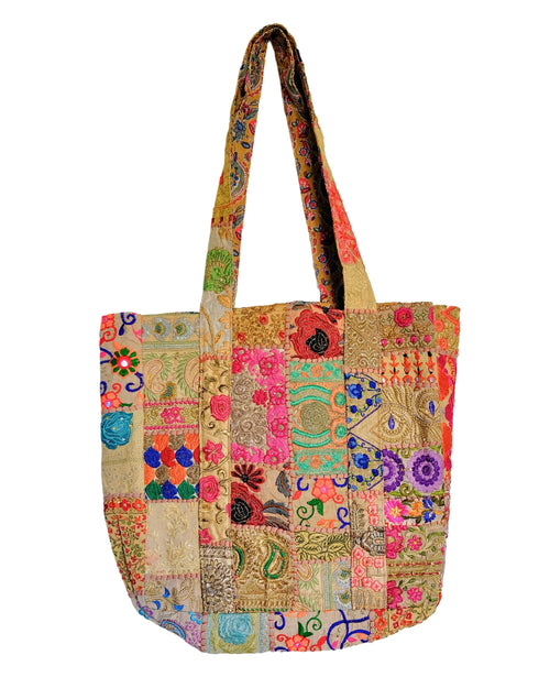 Ladda bild 1 i i galleriläge. Broderad väska beige