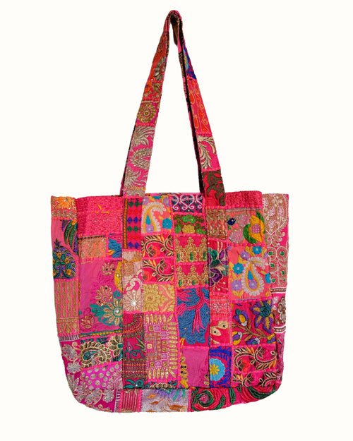 Ladda bild 1 i i galleriläge. Broderad väska rosa