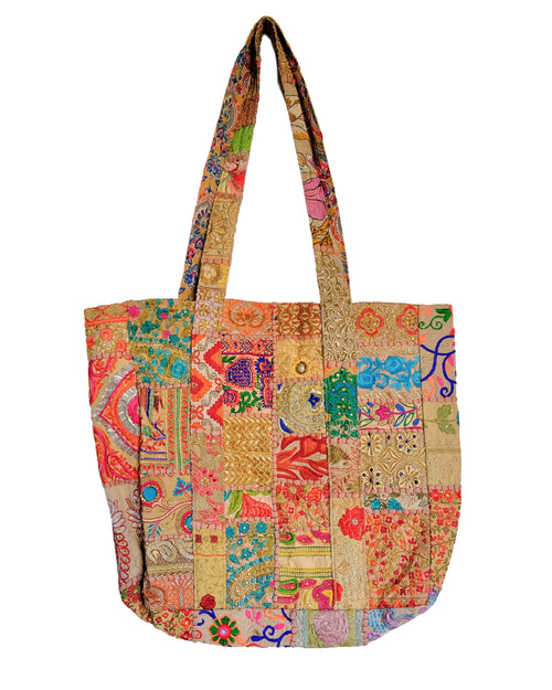 Ladda bild 1 i i galleriläge. Broderad väska beige